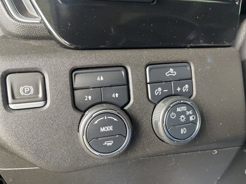 Used 2024 Chevrolet Silverado 2500 LT AWD/4WD image 29