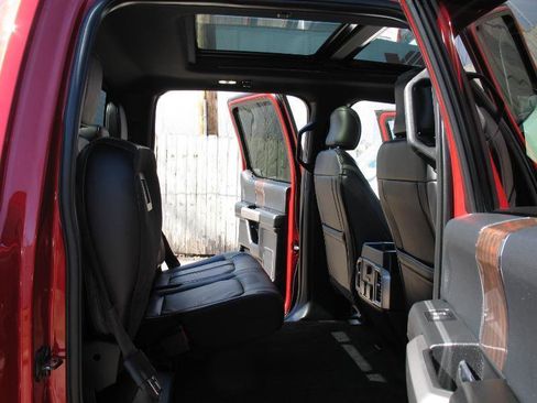 Used 2017 Ford F150 Platinum w/ Equipment Group 701A Luxury image 31