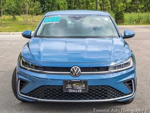 Used 2025 Volkswagen Jetta SE FWD image 4