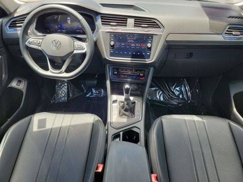 Used 2024 Volkswagen Tiguan SE FWD image 13