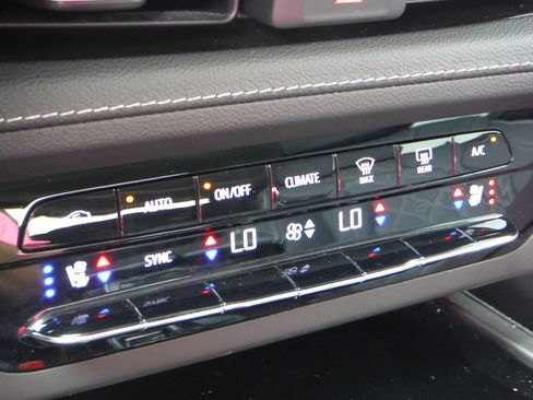 Used 2023 Buick Envision Avenir AWD/4WD image 30