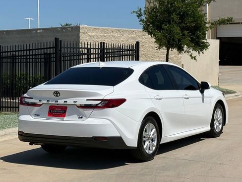 Used 2025 Toyota Camry LE w/ Convenience Package FWD image 5