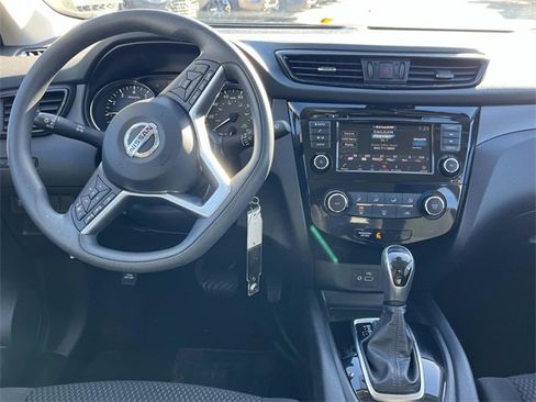 Used 2020 Nissan Rogue Sport S image 13