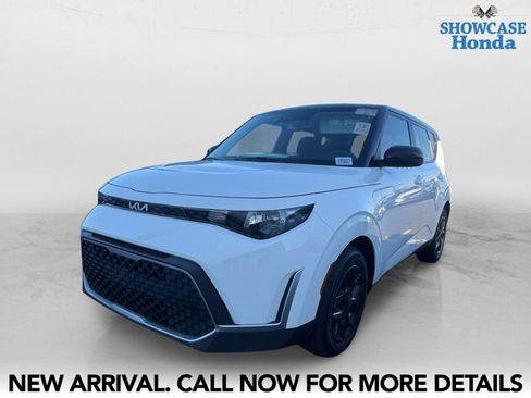 Used 2023 Kia Soul S image 2