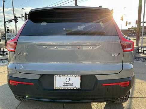Certified 2025 Volvo XC40 B5 Plus image 9