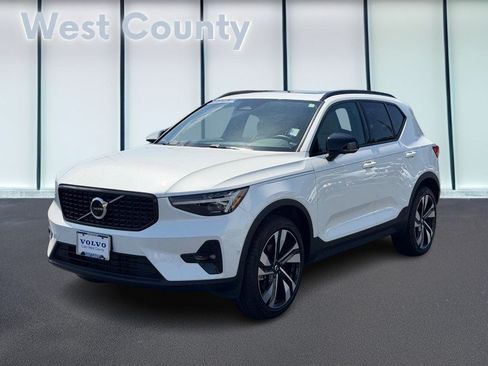 Certified 2023 Volvo XC40 B5 Ultimate w/ Protection Package Premier AWD/4WD image 9