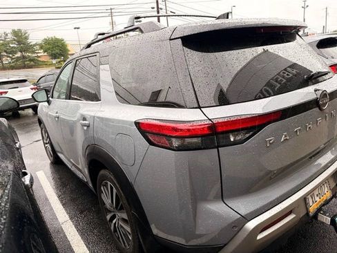 Used 2022 Nissan Pathfinder Platinum w/ Cargo Package AWD/4WD image 6