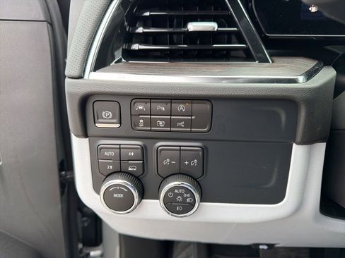 New 2025 Chevrolet Suburban Premier AWD/4WD image 25