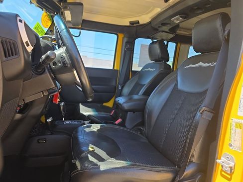 Used 2015 Jeep Wrangler Unlimited Sahara AWD/4WD image 11