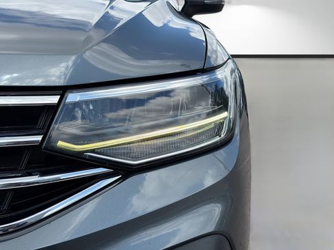 Used 2022 Volkswagen Tiguan SE image 9