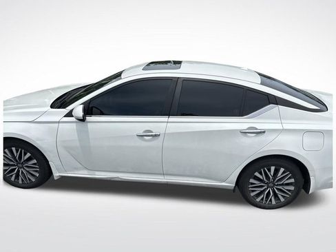 Certified 2024 Nissan Altima 2.5 SV w/ SV Premium Package FWD image 3