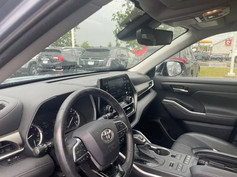 Used 2020 Toyota Highlander XLE AWD/4WD image 9