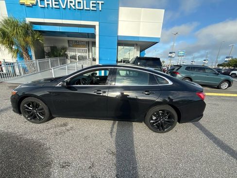 Used 2022 Chevrolet Malibu LT w/ Leather Package FWD image 8