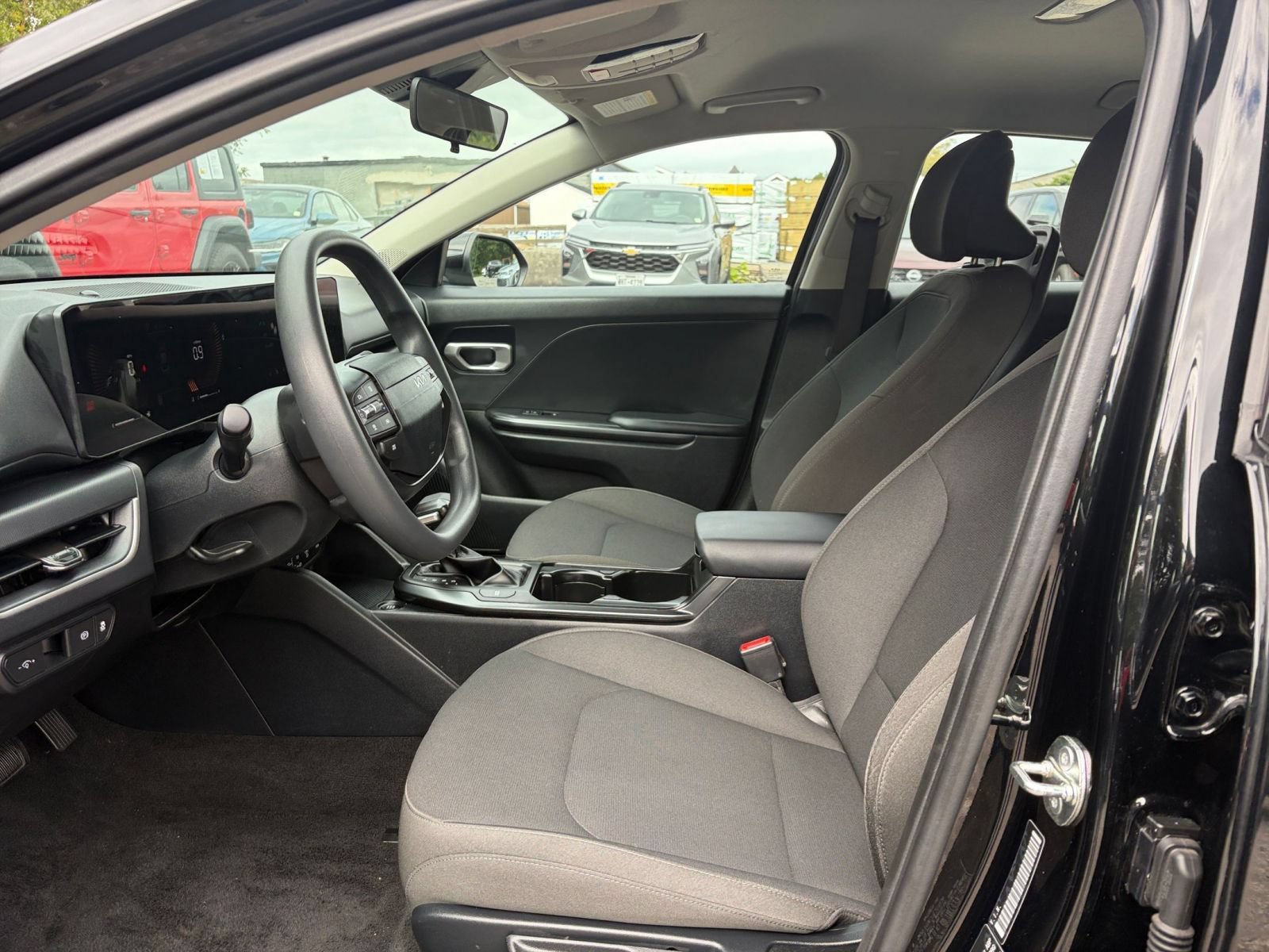 Used 2026 Kia K4 FWD image 25