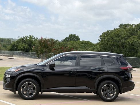 Used 2024 Nissan Rogue SV w/ SV Premium Package FWD image 3