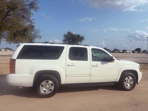 Used 2013 Chevrolet Suburban LS RWD image 42