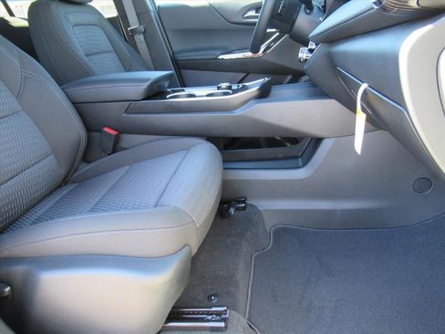 New 2026 Chevrolet Equinox LT image 9