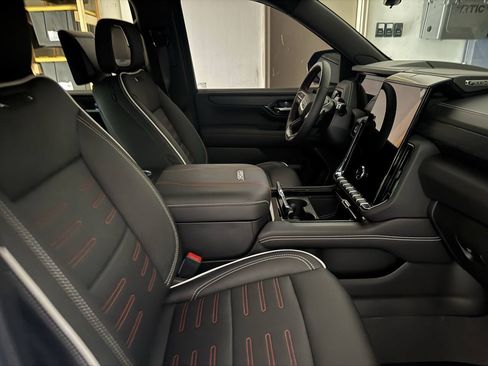 Used 2026 GMC Yukon AT4 Ultimate w/ LPO, Floor Liner Package AWD/4WD image 2