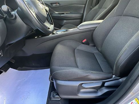 Used 2019 Toyota C-HR XLE FWD image 21