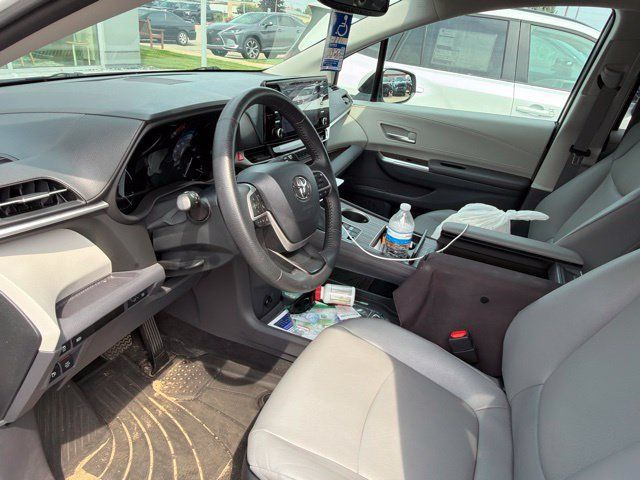 Used 2023 Toyota Sienna XLE AWD/4WD image 10