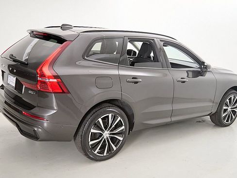 Certified 2025 Volvo XC60 B5 Plus AWD/4WD image 9