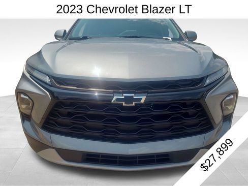Used 2023 Chevrolet Blazer LT w/ Convenience Package FWD image 2