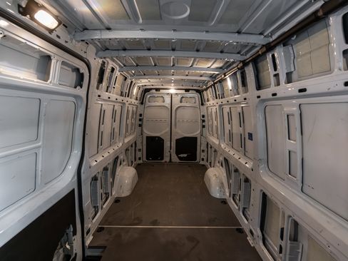 Used 2022 Mercedes-Benz Sprinter 2500 image 14