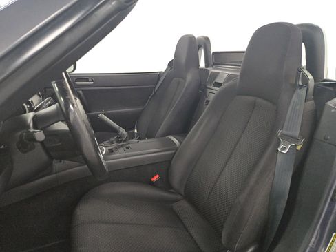 Used 2006 MAZDA MX-5 Miata Sport w/ Suspension Pkg image 16