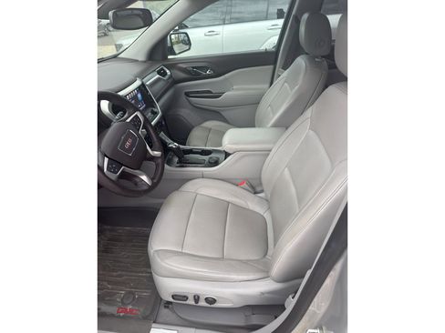 Used 2017 GMC Acadia SLT image 3