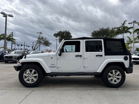 Used 2017 Jeep Wrangler Unlimited Sahara w/ Connectivity Group image 28
