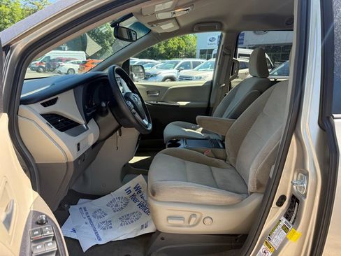 Used 2017 Toyota Sienna LE w/ Protection Package AWD/4WD image 19