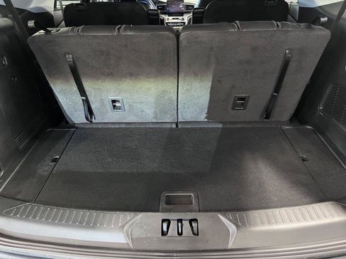 Used 2024 Ford Explorer XLT w/ Equipment Group 202A AWD/4WD image 18