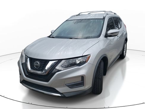 Used 2019 Nissan Rogue SV image 3