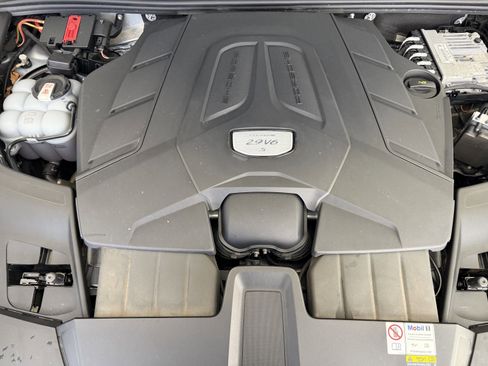 Certified 2023 Porsche Cayenne S image 27