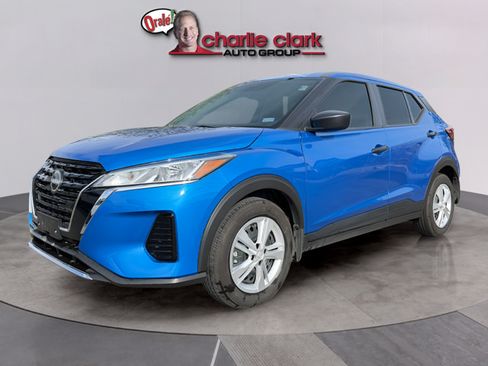 Certified 2025 Nissan Kicks Play S FWD image 2