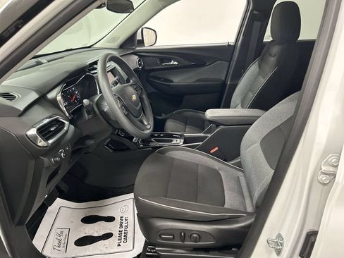 Used 2023 Chevrolet TrailBlazer LT FWD image 9