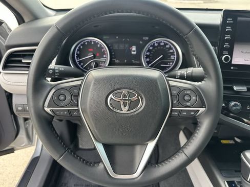 Used 2022 Toyota Camry XLE FWD image 12