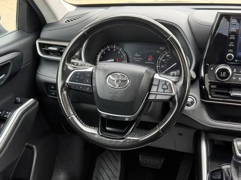 Used 2021 Toyota Highlander XLE AWD/4WD image 15