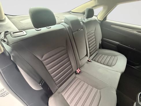 Used 2017 Ford Fusion SE w/ Fusion SE Technology Package FWD image 15