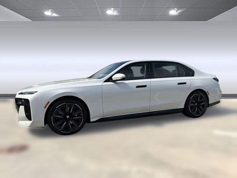 New 2026 BMW i7 xDrive60 w/ Premium Package AWD/4WD image 2