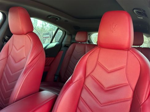 Certified 2023 Maserati Grecale Trofeo image 16