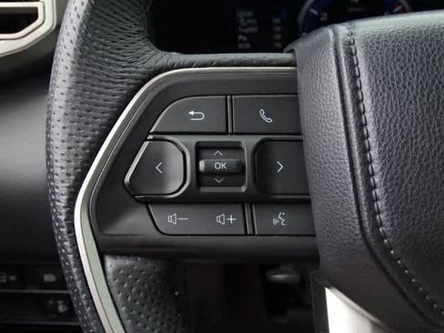 Used 2025 Toyota Sequoia SR5 AWD/4WD image 38