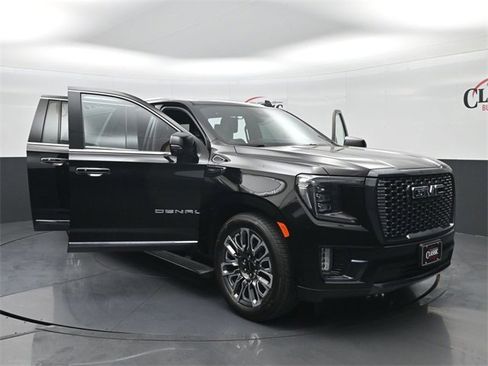 Used 2023 GMC Yukon XL Denali Ultimate image 32
