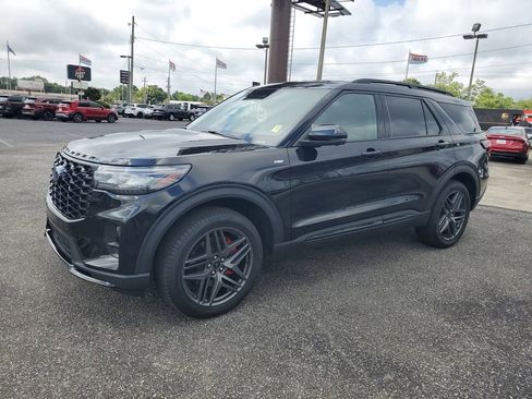 Used 2025 Ford Explorer ST-Line w/ ST-Line Street Pack AWD/4WD image 2