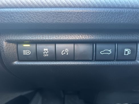 Used 2025 Toyota Camry SE image 12