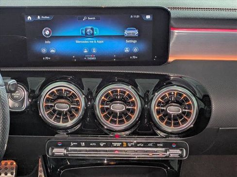 Used 2022 Mercedes-Benz CLA 250 4MATIC image 17