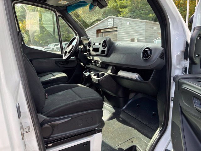 Used 2021 Mercedes-Benz Sprinter 2500 w/ Driver Convenience Package image 8