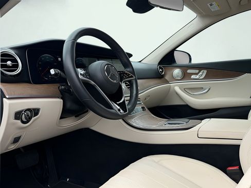 Used 2021 Mercedes-Benz E 350 4MATIC Sedan image 2