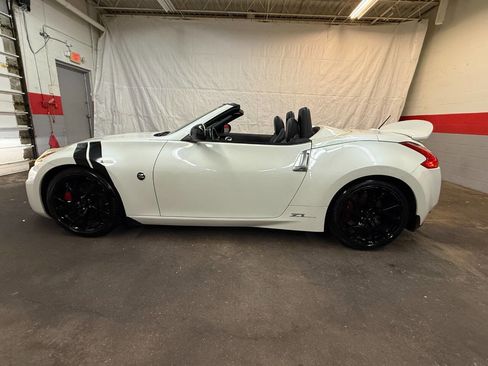 Used 2014 Nissan 370Z Touring w/ Sport Package image 2