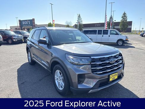 Used 2025 Ford Explorer Active AWD/4WD image 5